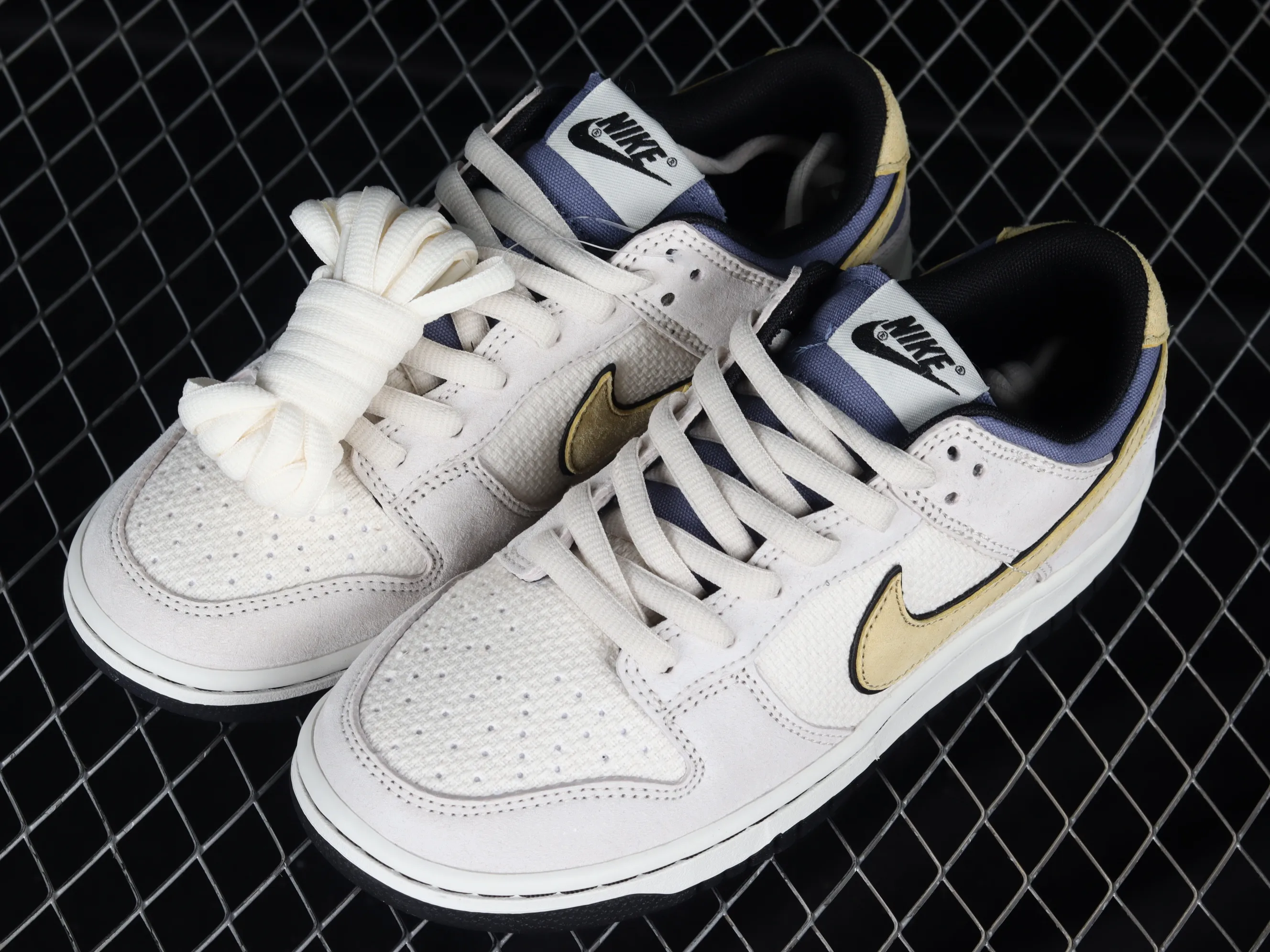 All Categories Nk SB Dunk Series Nk SB Dunk Low Low-top sneakers Otomo Katsuhiro x Nk SB Dunk Low "Steamboy OST" Otomo Katsuhiro co-branded SB low-top sports and leisure sneakers LF0039-016
